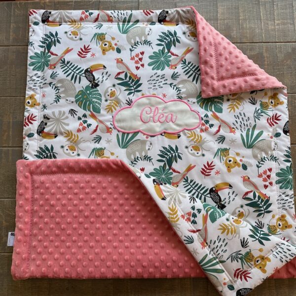 Alternative view of Couverture motifs JUNGLE sur fond BLANC pour bébé personnalisable en coton - Minky