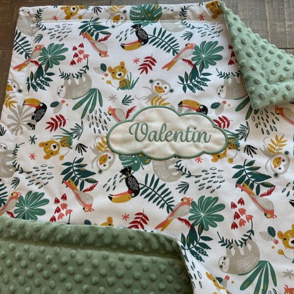 Couverture motifs JUNGLE sur fond BLANC pour bébé personnalisable en coton - Minky